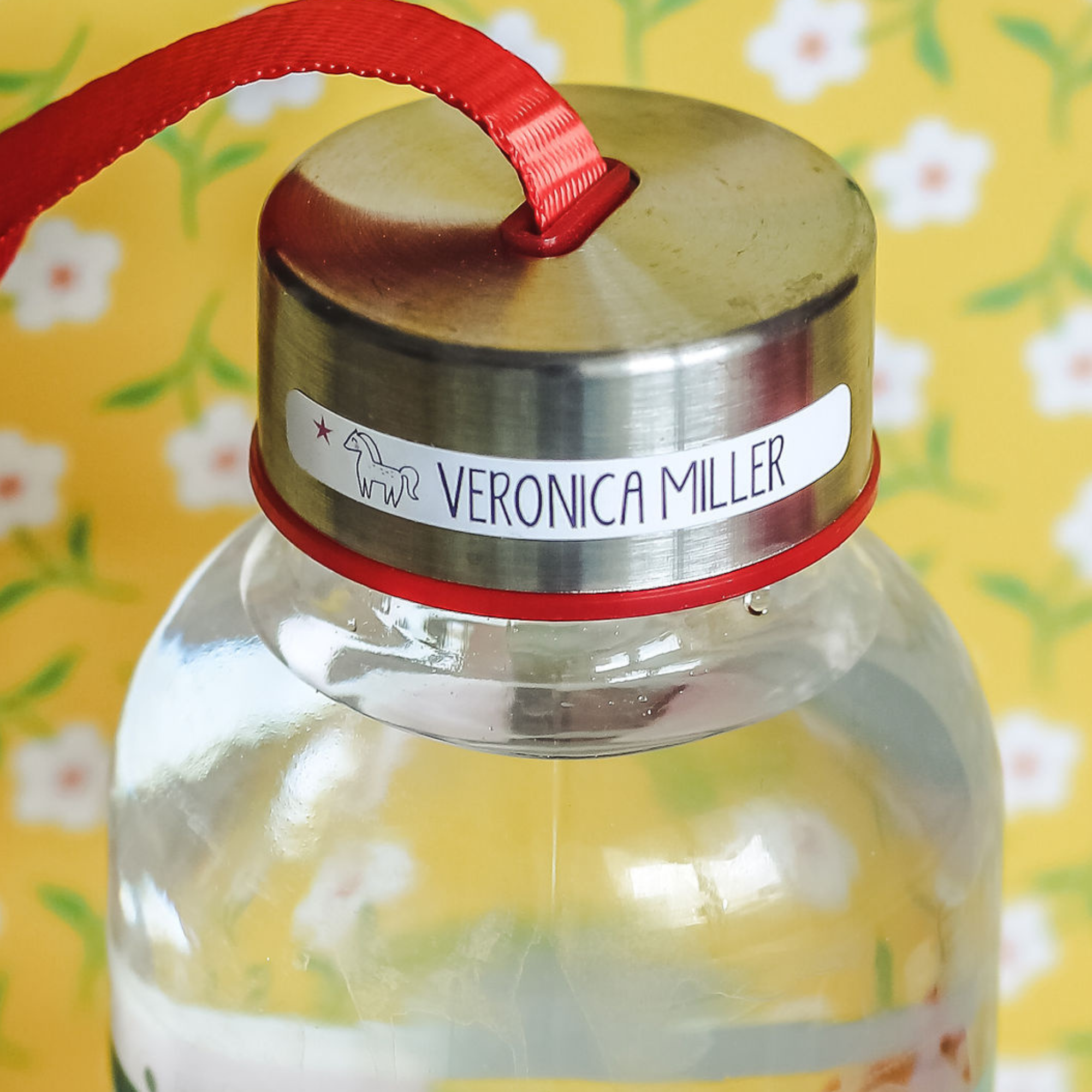 Namensaufkleber_fuer_Wasserflaschen_mit_Pferd_-_watsonlabel