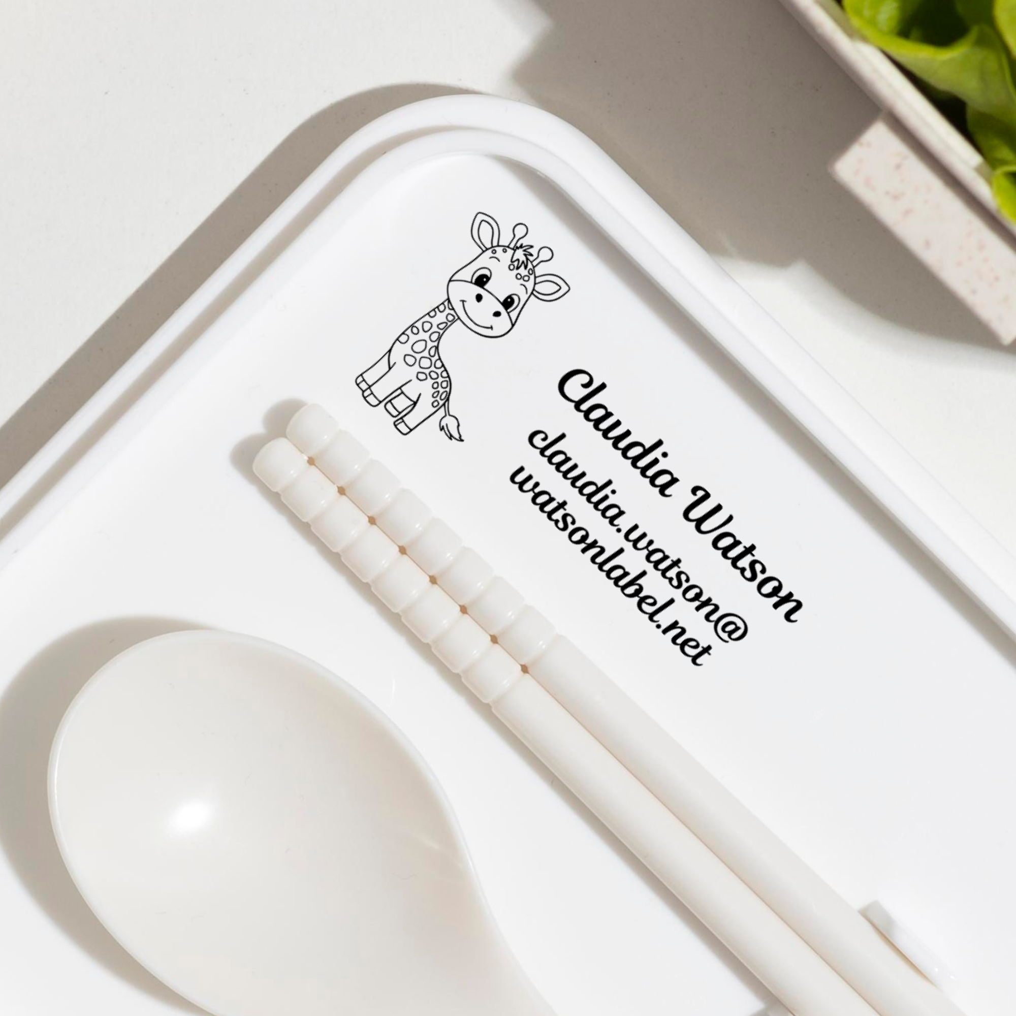 Namensaufkleber_transparent_spuelmaschinenfest_mit_Giraffe_-_watsonlabel