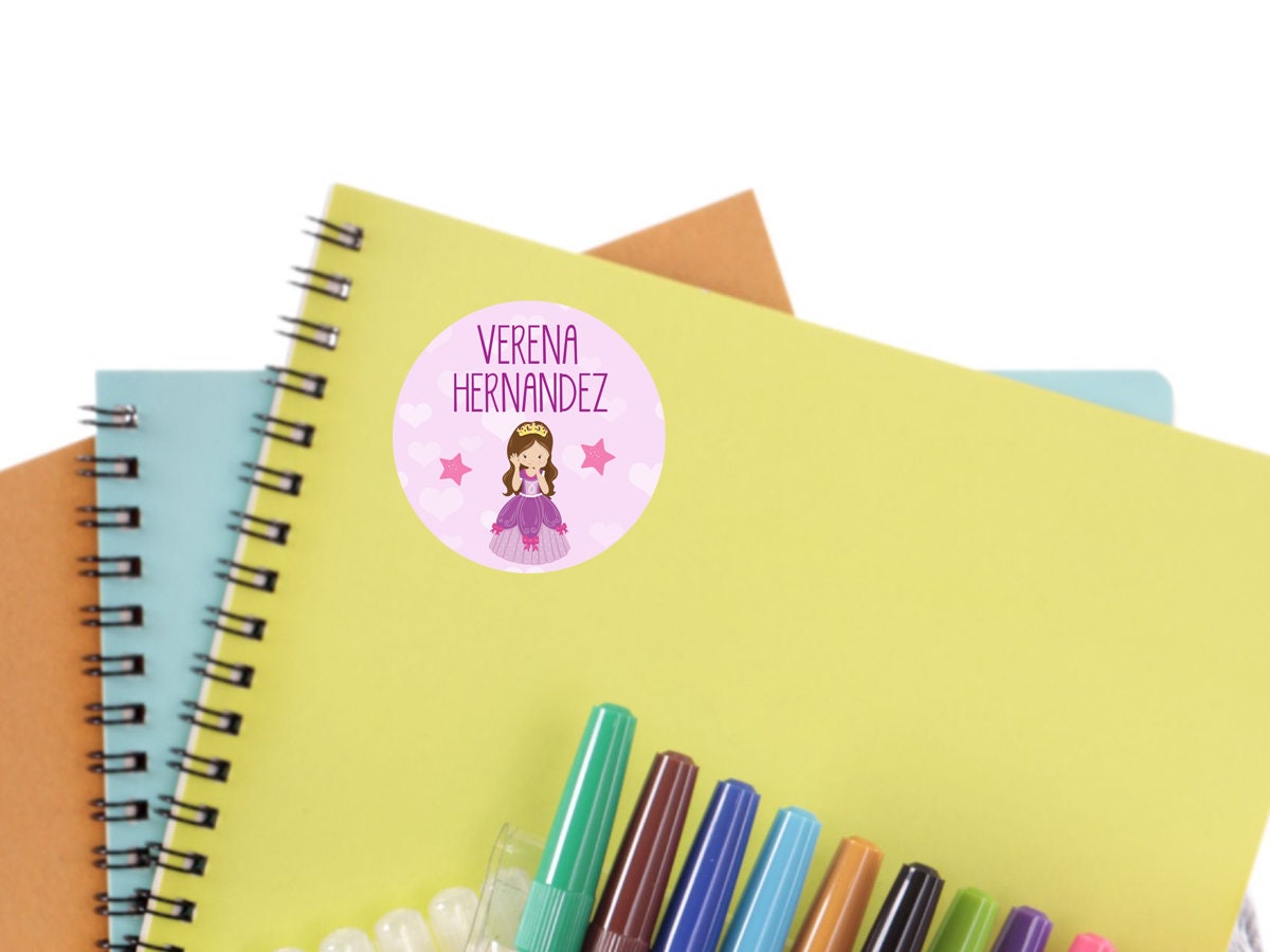 Personalisierte Namensaufkleber mit Prinzessin-Motiv dunkle Haare - watsonlabel