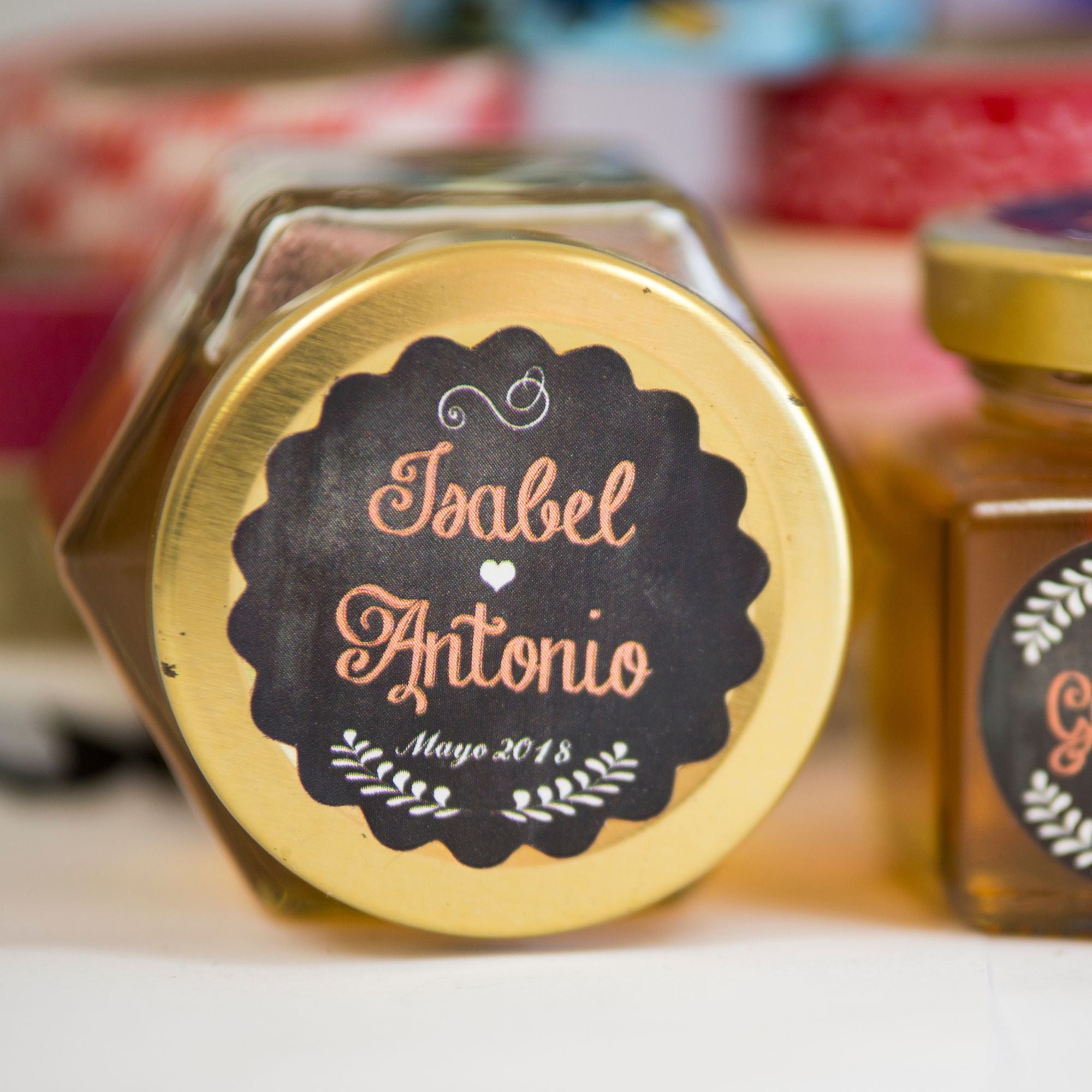 Runde abloesbare Etiketten 60 mm mit Wellenrand im Schreibtafel Design - watsonlabel