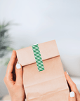Selbstklebende Verschluss-Etiketten mit gestreiftem Muster stylisch flaschen gruen-weiss guenstig online kaufen bei watsonlabel ID4220