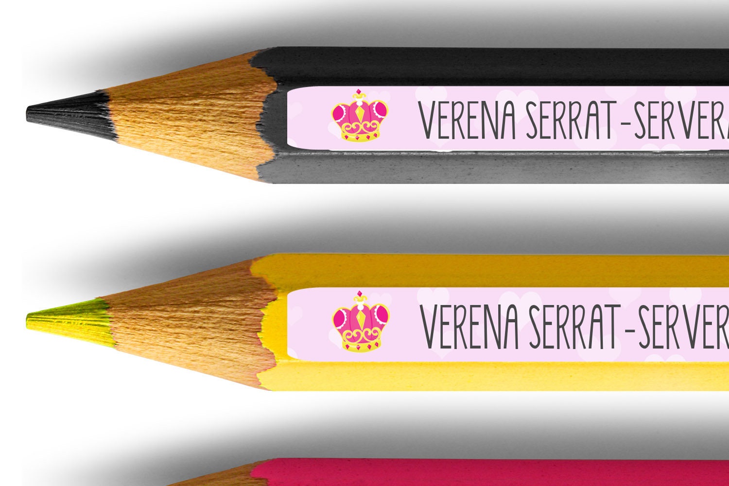 kleine Namensaufkleber mit rosa Krone – für kleine Königinnen des Alltags  watsonlabel