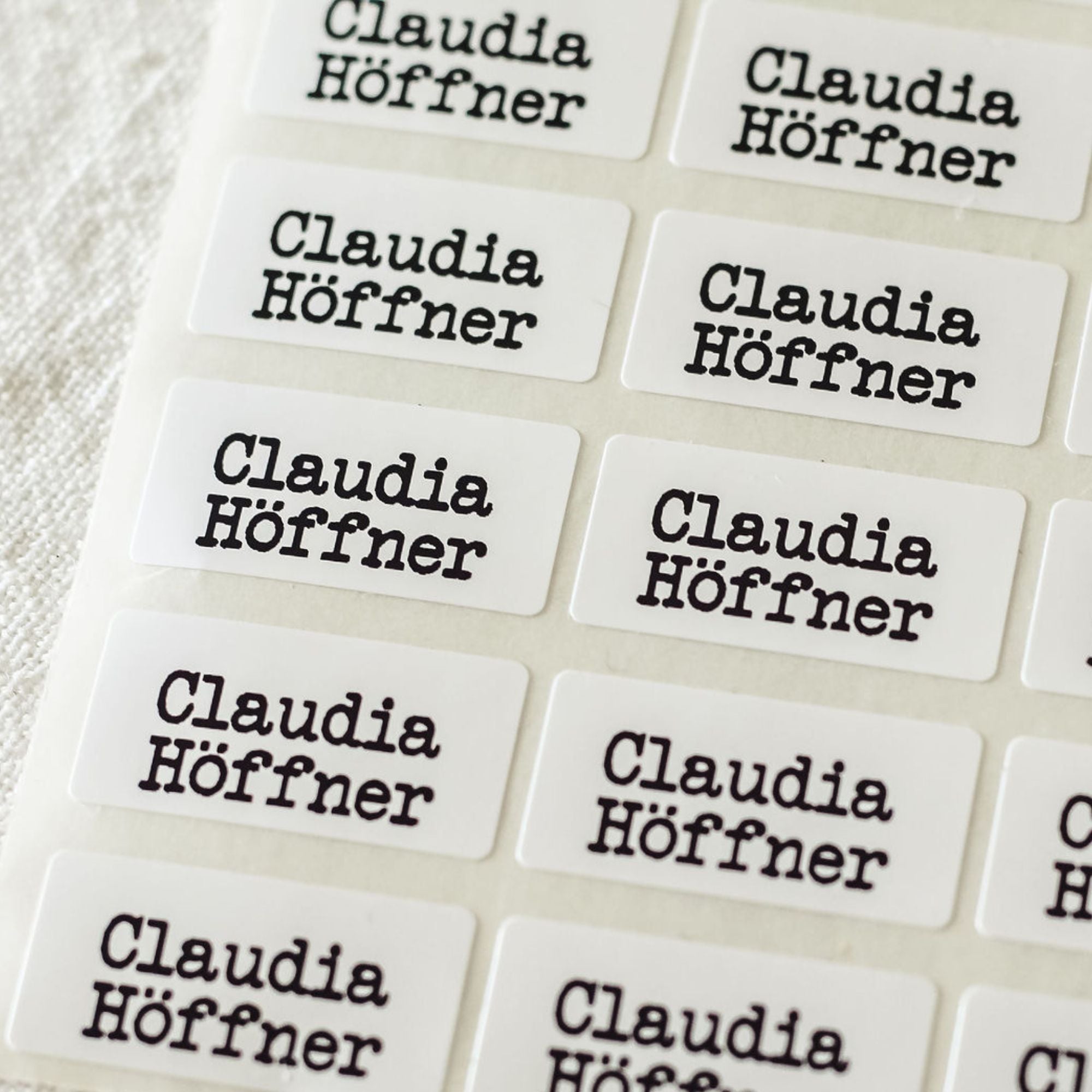 personalisierbare Namensaufkleber geschirrspuelerfest mit Typewriter Font- watsonLABEL ID4060