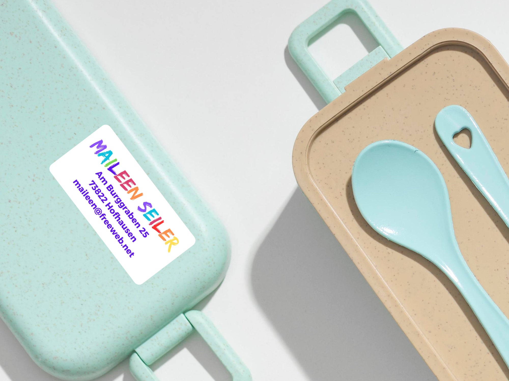 Namensetiketten Kindergarten Regenbogen mit Schrift in Regenbogen Farben personalisiert von watsonlabel