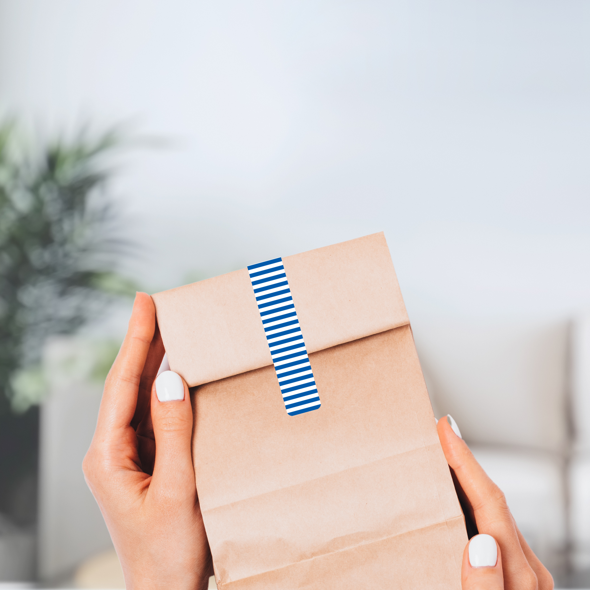 Selbstklebende Verschluss-Etiketten fuer Verpackungen mit gestreiftem Muster stylisch flaschen blau-weiss guenstig online kaufen bei watsonlabel ID4222 