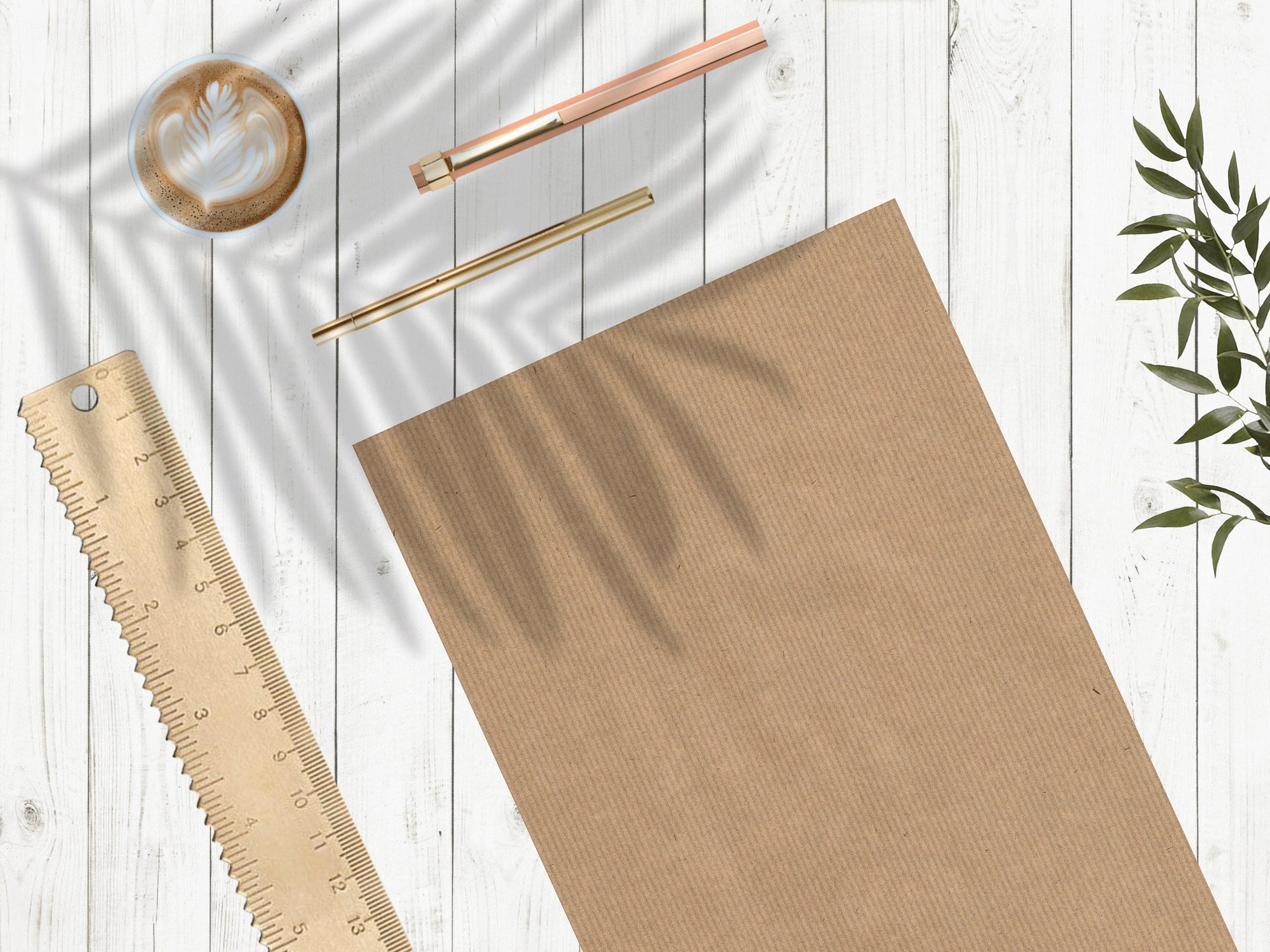 braunes Kraftpapier selbstklebend DIN A4 210 x 297 mm auf weißem Holz