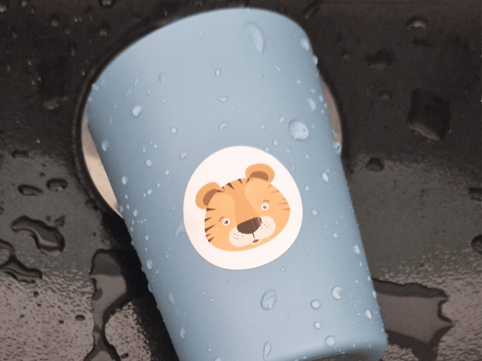 spuelmaschinenfeste_Aufkleber_fuer_Kinder_Serie_PRIME_mit_Loewe_-_watsonlabel